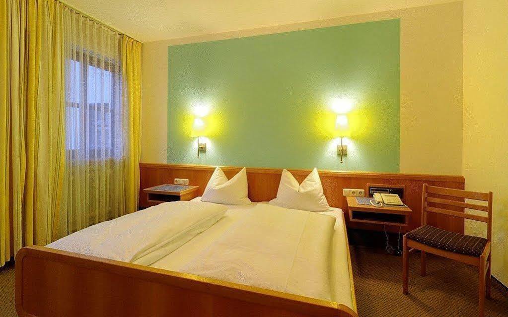 Hotel Staffler Odelzhausen Exteriör bild